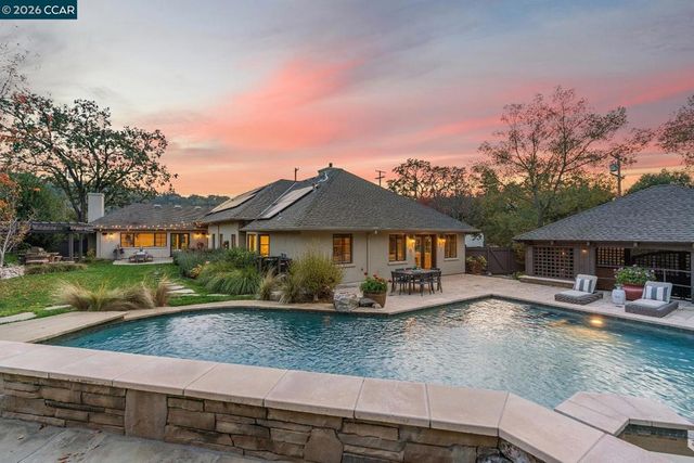 910 Carl Rd, Lafayette, CA 94549