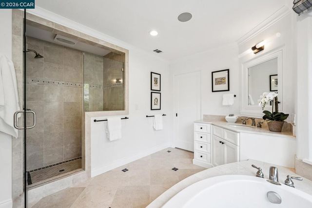 910 Carl Rd, Lafayette, CA 94549