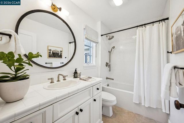 910 Carl Rd, Lafayette, CA 94549