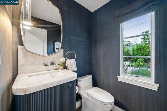 910 Carl Rd, Lafayette, CA 94549