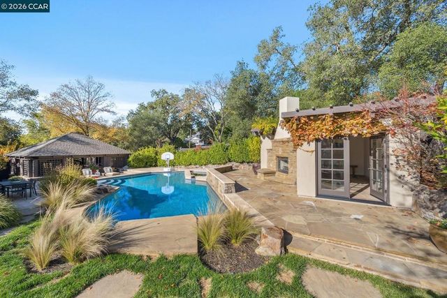 910 Carl Rd, Lafayette, CA 94549