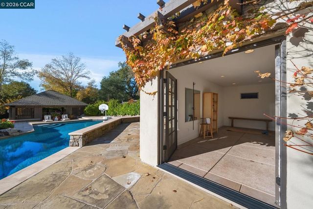 910 Carl Rd, Lafayette, CA 94549