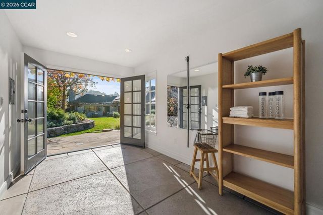 910 Carl Rd, Lafayette, CA 94549