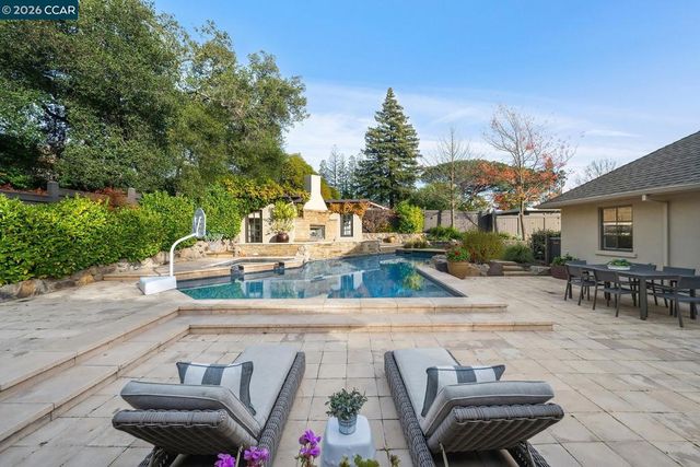 910 Carl Rd, Lafayette, CA 94549