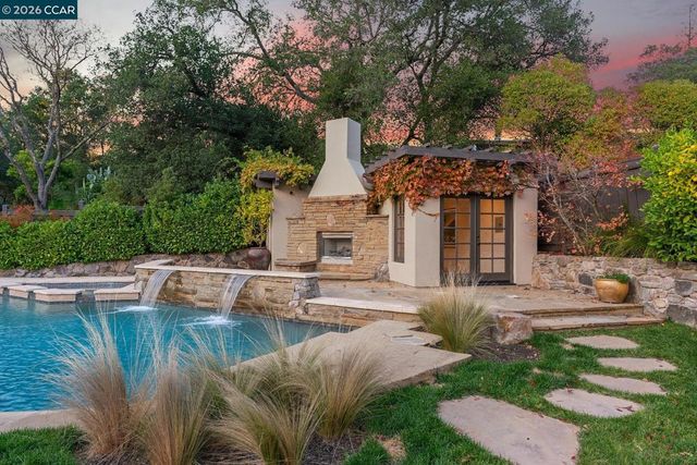 910 Carl Rd, Lafayette, CA 94549