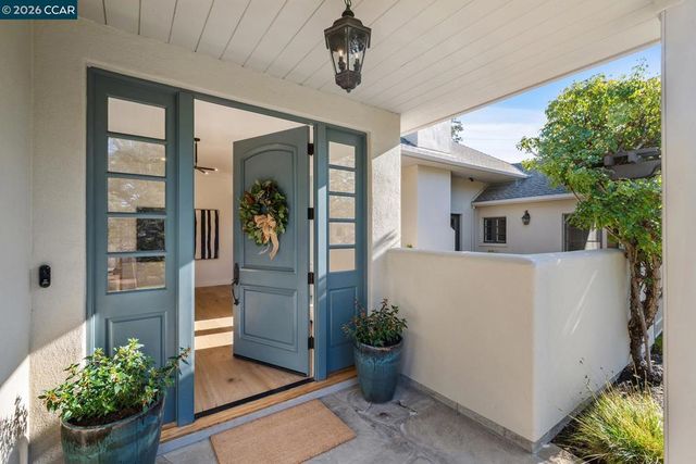 910 Carl Rd, Lafayette, CA 94549