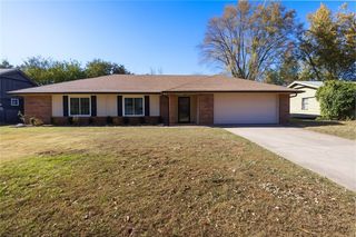 1710 SW D Street, Bentonville, AR 72712
