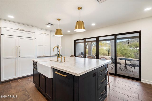 9249 N 40TH Street, Phoenix, AZ 85028