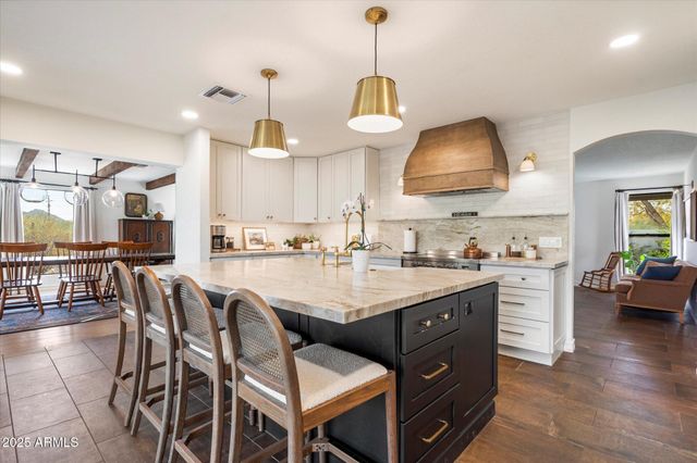 9249 N 40TH Street, Phoenix, AZ 85028