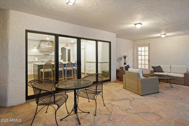 9249 N 40TH Street, Phoenix, AZ 85028