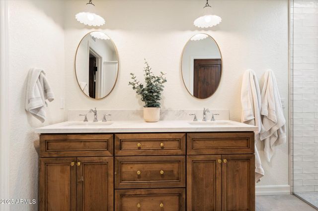 9249 N 40TH Street, Phoenix, AZ 85028