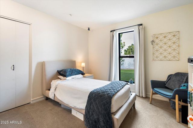 9249 N 40TH Street, Phoenix, AZ 85028