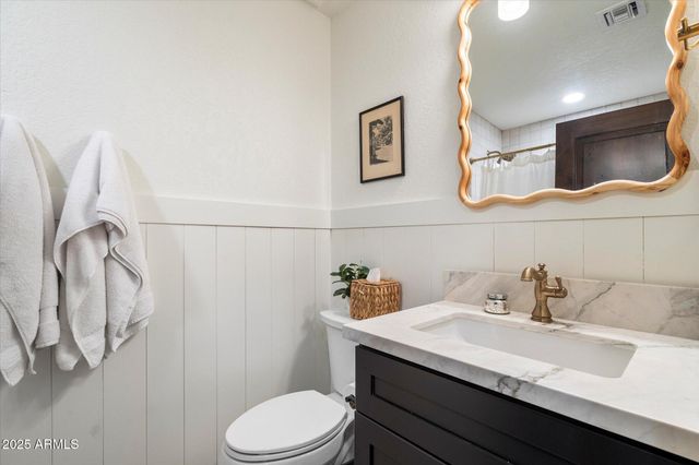 9249 N 40TH Street, Phoenix, AZ 85028