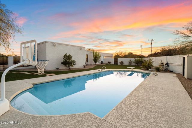 9249 N 40TH Street, Phoenix, AZ 85028