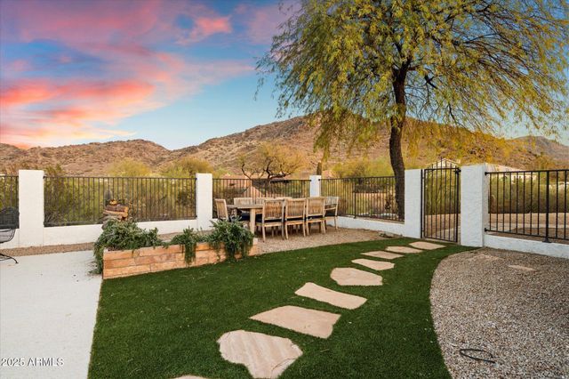 9249 N 40TH Street, Phoenix, AZ 85028