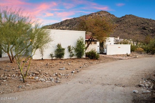 9249 N 40TH Street, Phoenix, AZ 85028