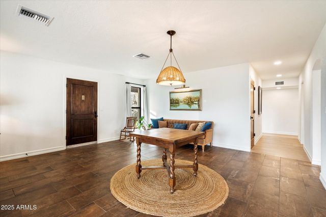 9249 N 40TH Street, Phoenix, AZ 85028