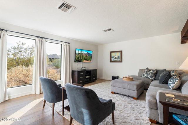 9249 N 40TH Street, Phoenix, AZ 85028