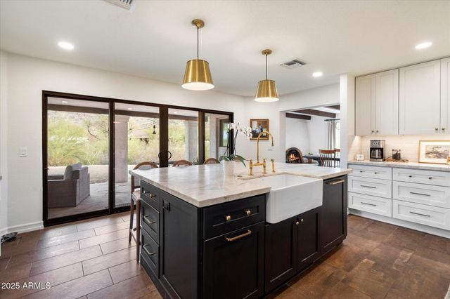 9249 N 40TH Street, Phoenix, AZ 85028