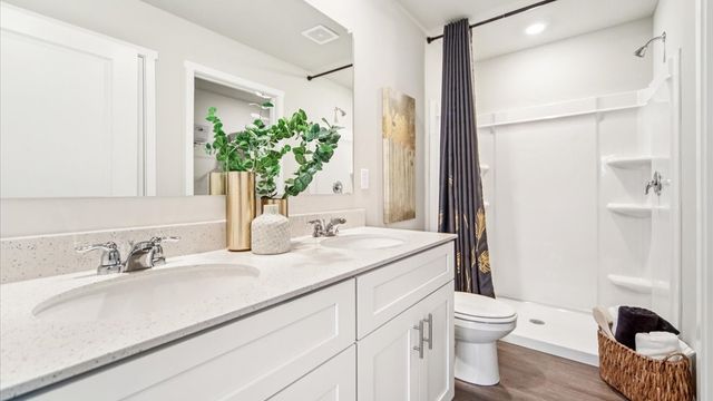 2525 E 50th Court, Des Moines, IA 50317