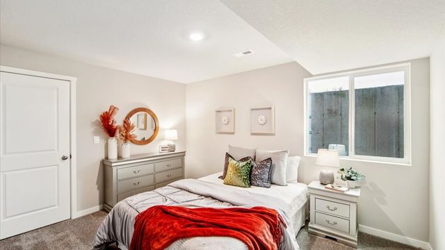 2525 E 50th Court, Des Moines, IA 50317