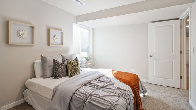 2525 E 50th Court, Des Moines, IA 50317