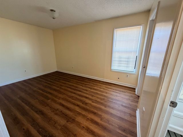 2955 LAKE PARK RD, Memphis, TN 38127