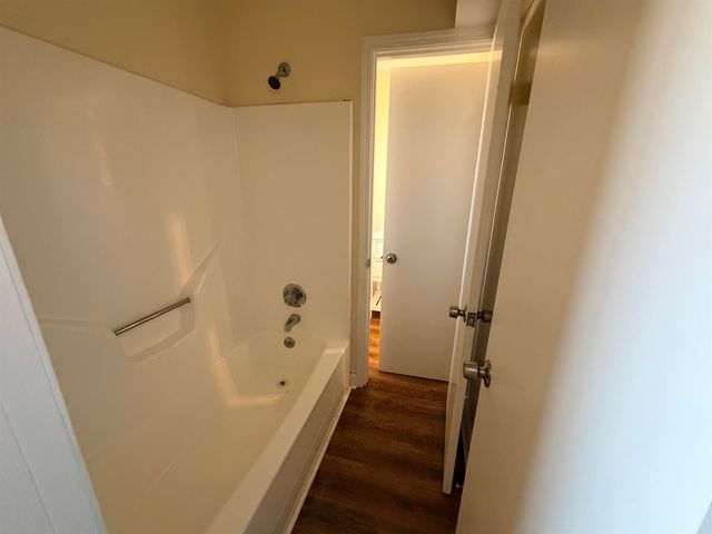 2955 LAKE PARK RD, Memphis, TN 38127