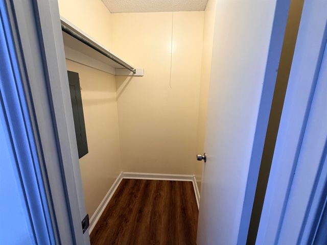 2955 LAKE PARK RD, Memphis, TN 38127