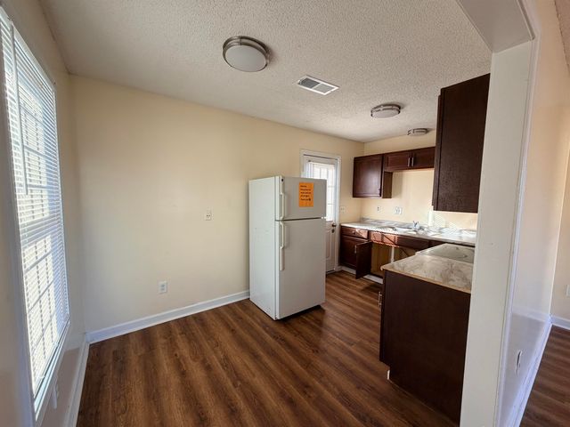 2955 LAKE PARK RD, Memphis, TN 38127