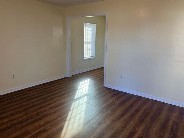 2955 LAKE PARK RD, Memphis, TN 38127