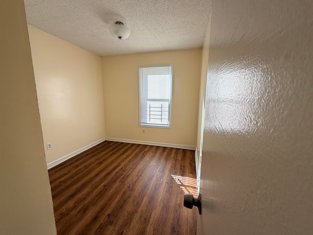 2955 LAKE PARK RD, Memphis, TN 38127