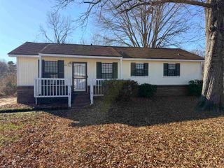 2955 LAKE PARK RD, Memphis, TN 38127