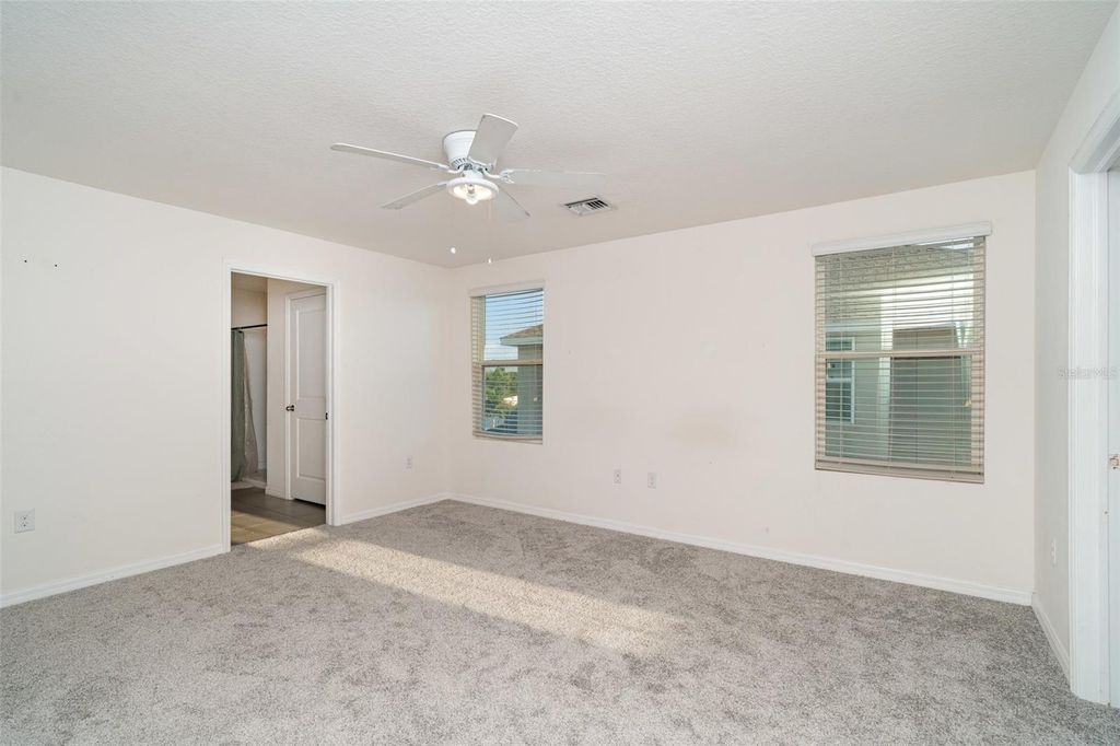 Image 11 of property listing at 335 GRIS SKY LANE, Bradenton, FL 34212