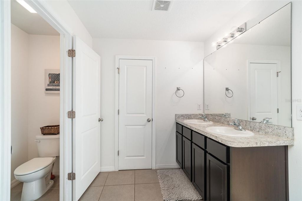 Image 14 of property listing at 335 GRIS SKY LANE, Bradenton, FL 34212