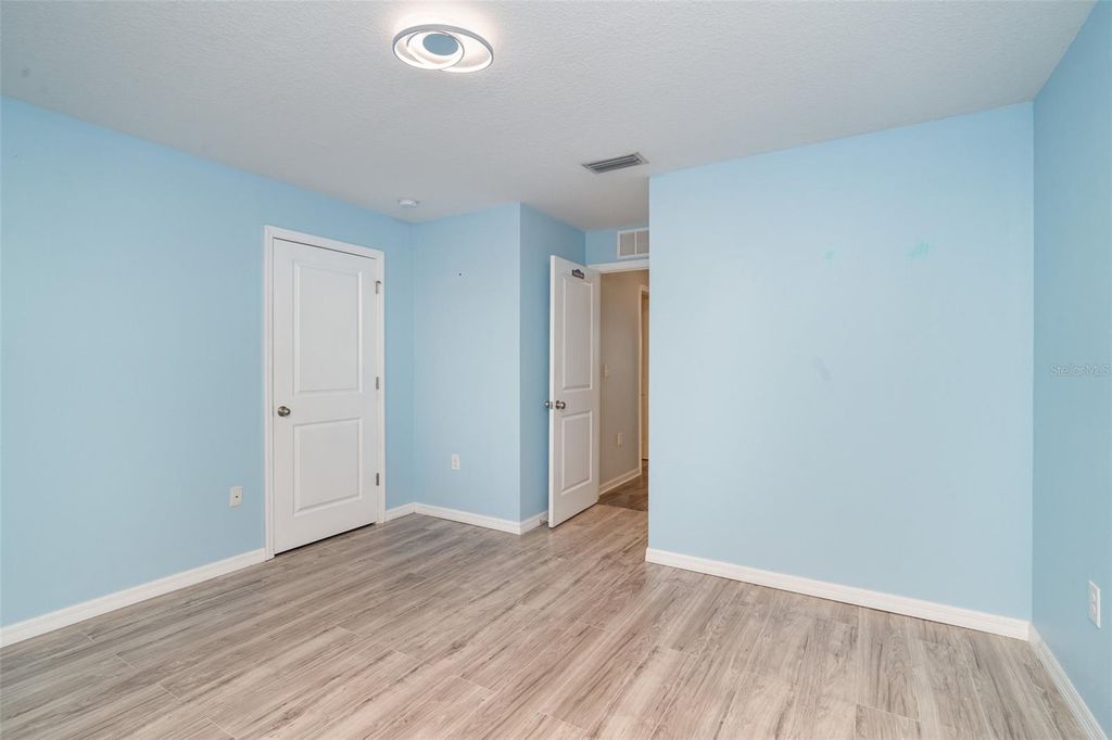 Image 21 of property listing at 335 GRIS SKY LANE, Bradenton, FL 34212