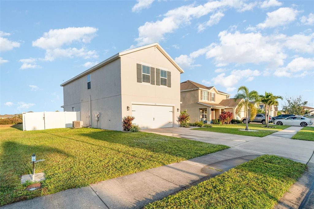 Image 33 of property listing at 335 GRIS SKY LANE, Bradenton, FL 34212