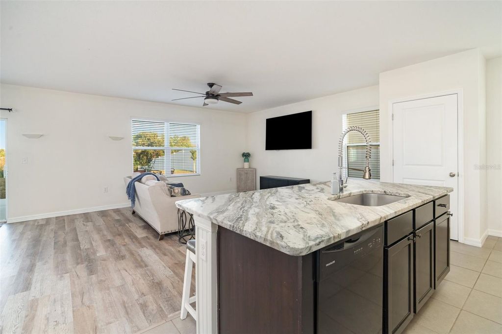 Image 7 of property listing at 335 GRIS SKY LANE, Bradenton, FL 34212