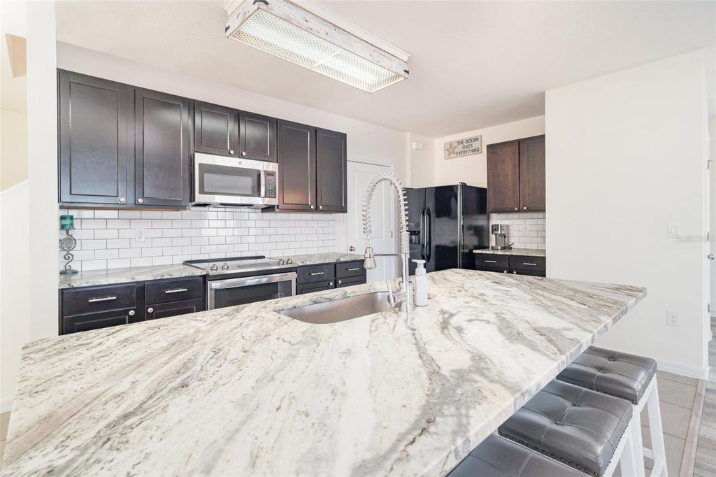 Image 8 of property listing at 335 GRIS SKY LANE, Bradenton, FL 34212