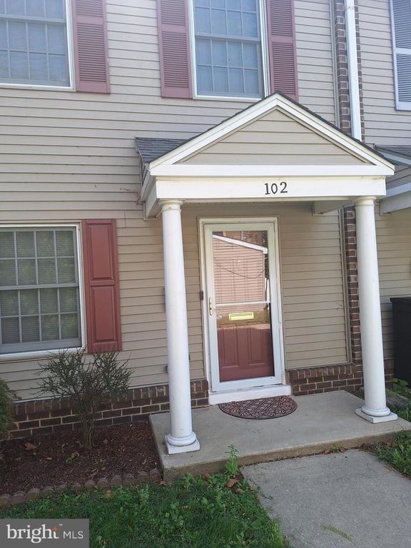 102 ROYAL COURT LN, Camden, NJ 08103