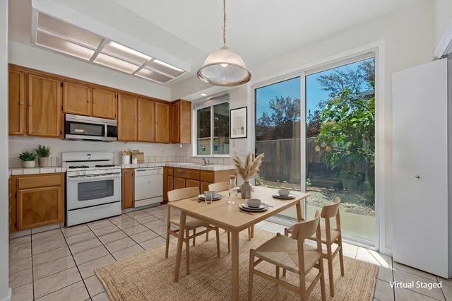 6810 Hampton Cove Way, Sacramento, CA 95823