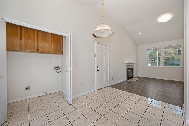 6810 Hampton Cove Way, Sacramento, CA 95823