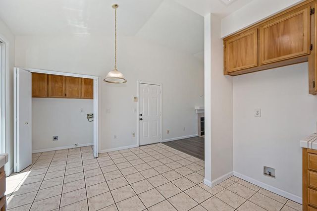 6810 Hampton Cove Way, Sacramento, CA 95823