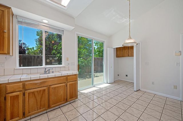 6810 Hampton Cove Way, Sacramento, CA 95823