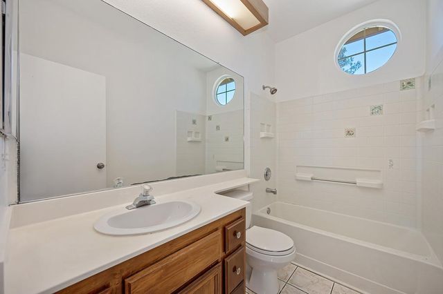 6810 Hampton Cove Way, Sacramento, CA 95823