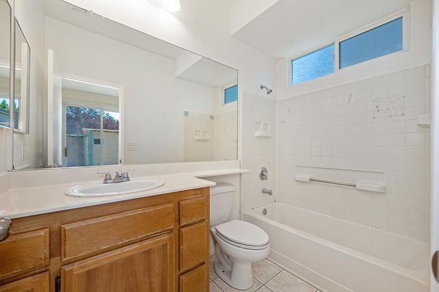 6810 Hampton Cove Way, Sacramento, CA 95823