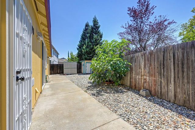 6810 Hampton Cove Way, Sacramento, CA 95823