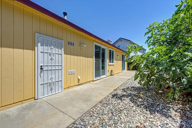 6810 Hampton Cove Way, Sacramento, CA 95823