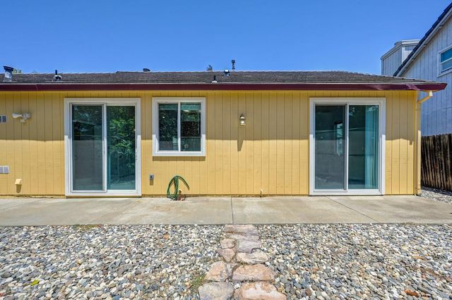 6810 Hampton Cove Way, Sacramento, CA 95823