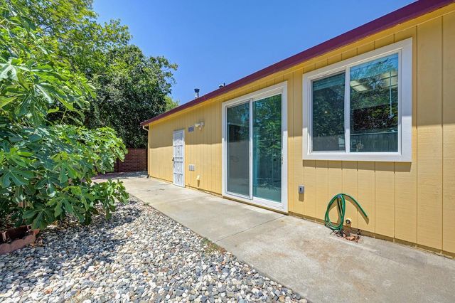 6810 Hampton Cove Way, Sacramento, CA 95823